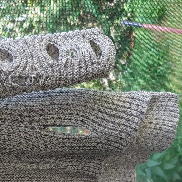 Line & Dot Sweater - Picture 2 of 6